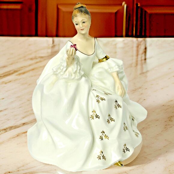 Vintage Royal Doulton My Love Figure H.N. 2339-1965 - Picture 1 of 13